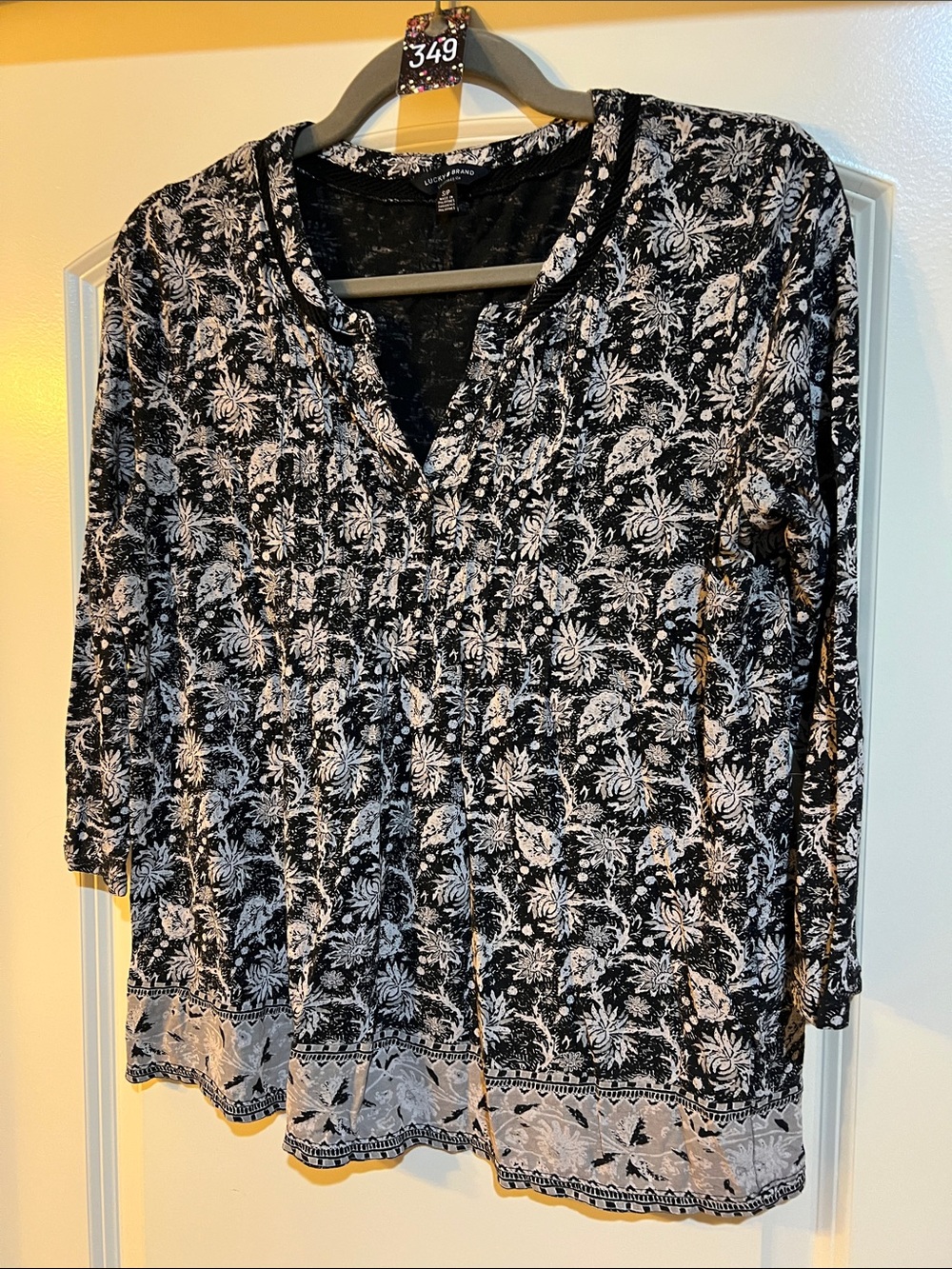 Lucky Brand Black and White Floral V-Neck Blouse H349